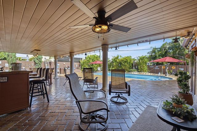 7858 NW 171st St, Hialeah, FL 33015