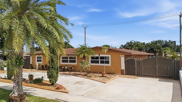 7858 NW 171st St, Hialeah, FL 33015