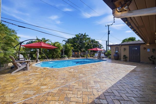 7858 NW 171st St, Hialeah, FL 33015