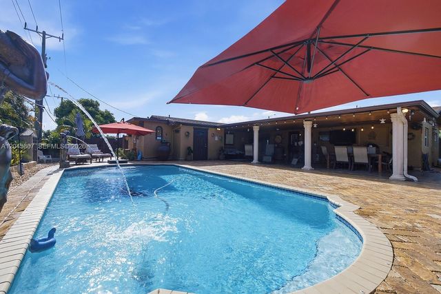 7858 NW 171st St, Hialeah, FL 33015