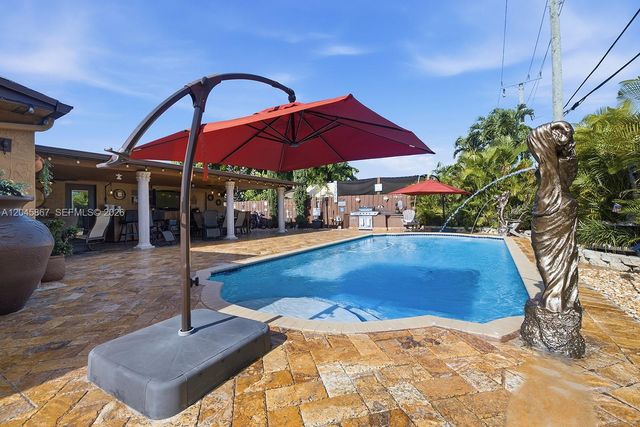 7858 NW 171st St, Hialeah, FL 33015