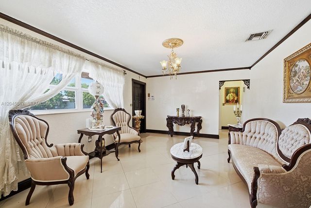 7858 NW 171st St, Hialeah, FL 33015