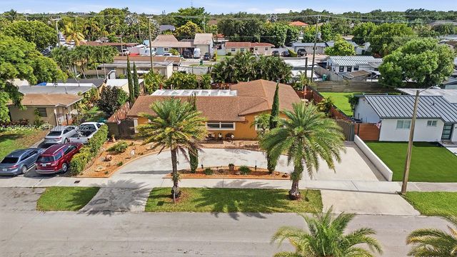 7858 NW 171st St, Hialeah, FL 33015