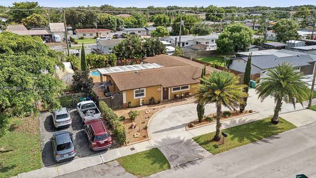 7858 NW 171st St, Hialeah, FL 33015