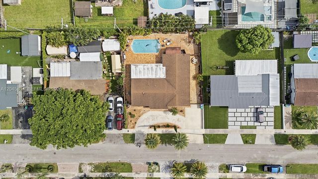 7858 NW 171st St, Hialeah, FL 33015