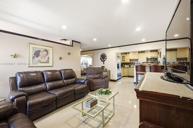 7858 NW 171st St, Hialeah, FL 33015