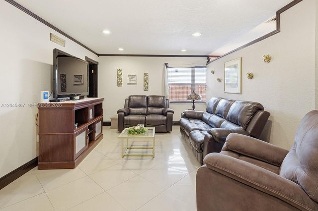 7858 NW 171st St, Hialeah, FL 33015