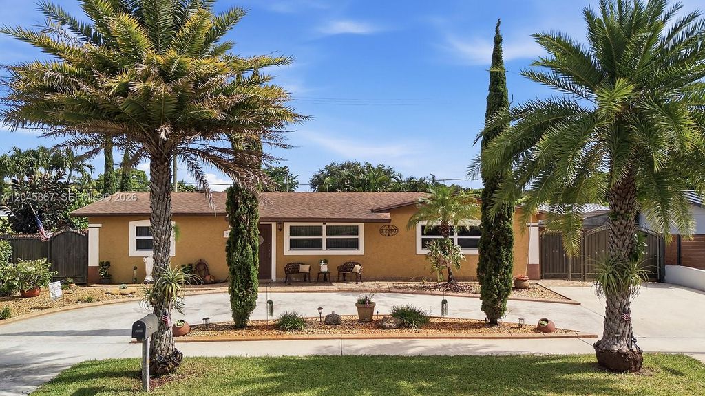 7858 NW 171st St, Hialeah, FL 33015