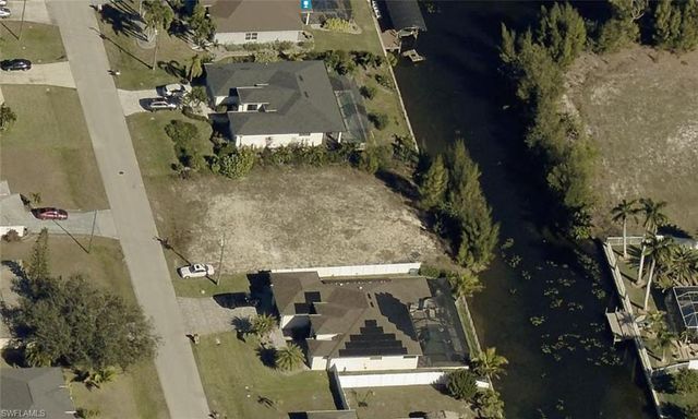 2135 SW 4th CT, Cape Coral, FL 33991