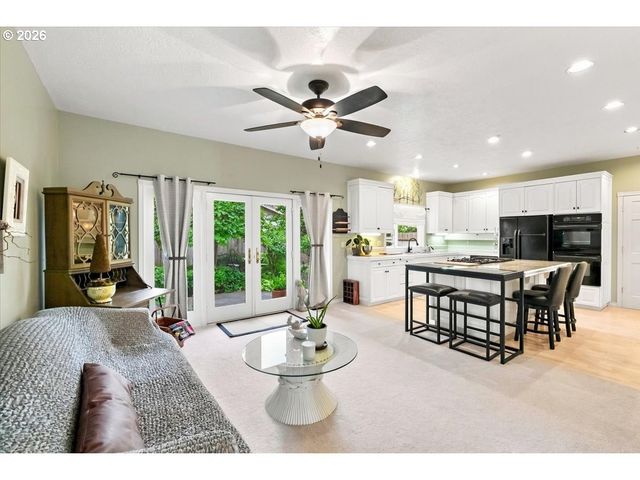 2942 43RD Ave, Albany, OR 97322