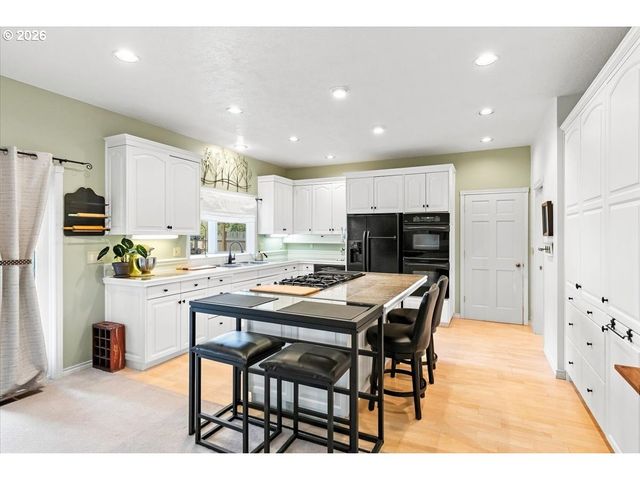 2942 43RD Ave, Albany, OR 97322