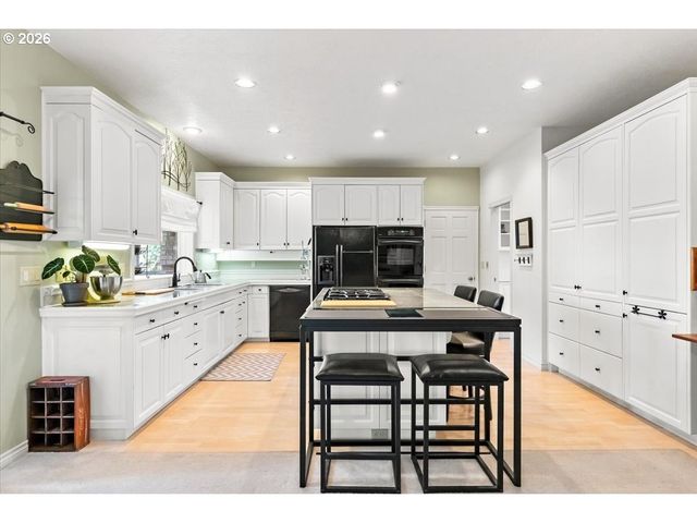 2942 43RD Ave, Albany, OR 97322