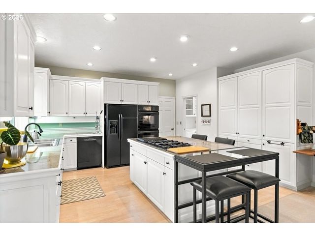 2942 43RD Ave, Albany, OR 97322
