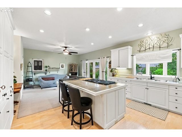 2942 43RD Ave, Albany, OR 97322