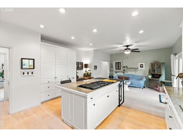 2942 43RD Ave, Albany, OR 97322