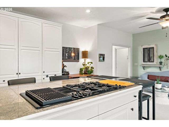2942 43RD Ave, Albany, OR 97322