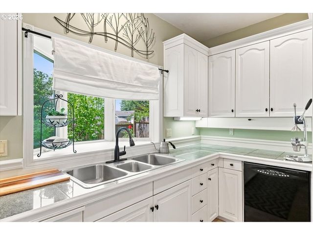 2942 43RD Ave, Albany, OR 97322