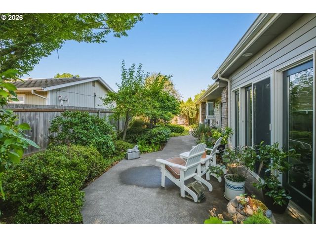 2942 43RD Ave, Albany, OR 97322