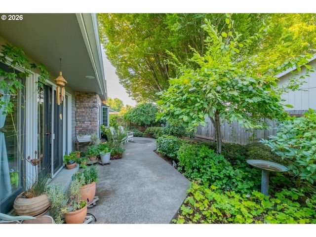 2942 43RD Ave, Albany, OR 97322