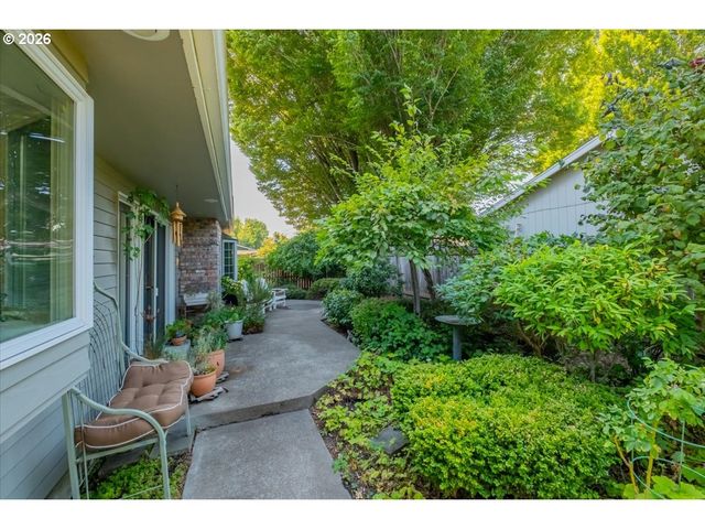 2942 43RD Ave, Albany, OR 97322