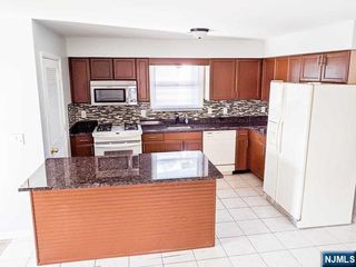 10 Elm Court 2nd Flr, Bayonne, NJ 07002
