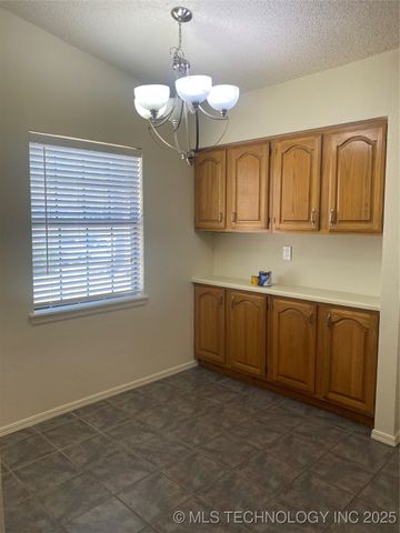 1232 W Los Angeles Circle, Broken Arrow, OK 74011