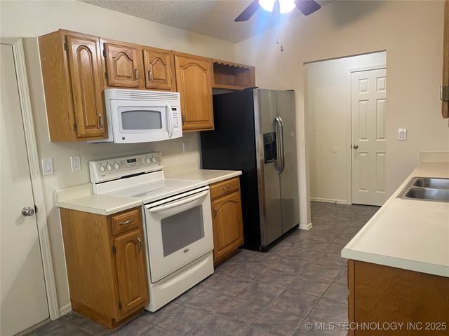 1232 W Los Angeles Circle, Broken Arrow, OK 74011