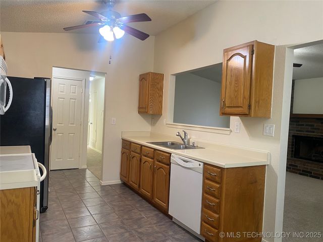 1232 W Los Angeles Circle, Broken Arrow, OK 74011