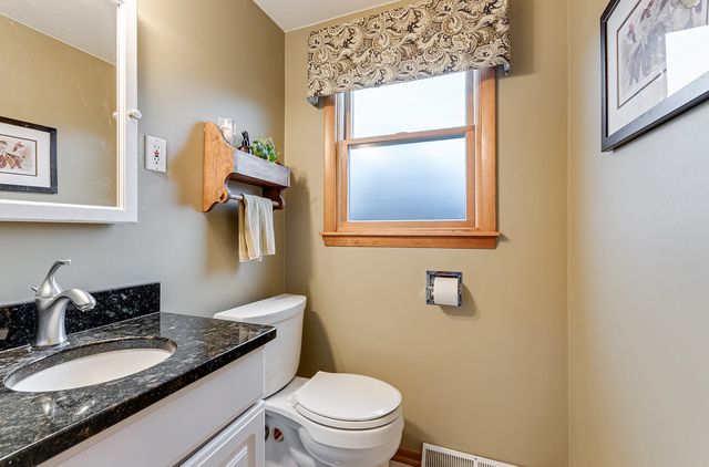 1724 Lincoln Avenue, Crest Hill, IL 60403