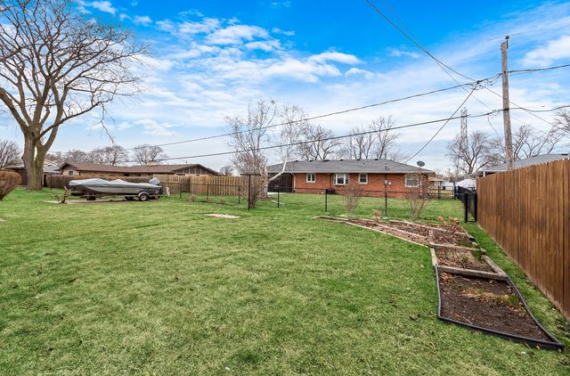 1724 Lincoln Avenue, Crest Hill, IL 60403