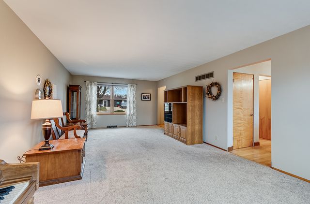 1724 Lincoln Avenue, Crest Hill, IL 60403