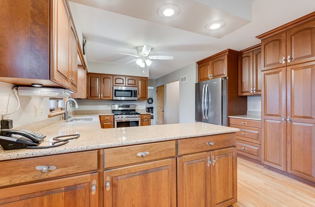 1724 Lincoln Avenue, Crest Hill, IL 60403