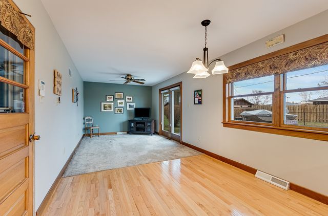 1724 Lincoln Avenue, Crest Hill, IL 60403