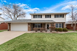 1724 Lincoln Avenue, Crest Hill, IL 60403