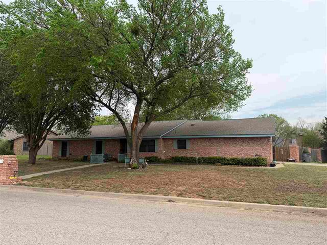 918 Pheasant Ln, Lawton, OK 73507