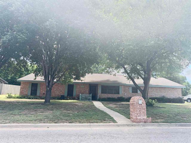 918 Pheasant Ln, Lawton, OK 73507