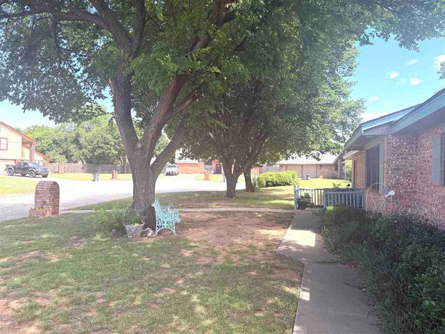 918 Pheasant Ln, Lawton, OK 73507