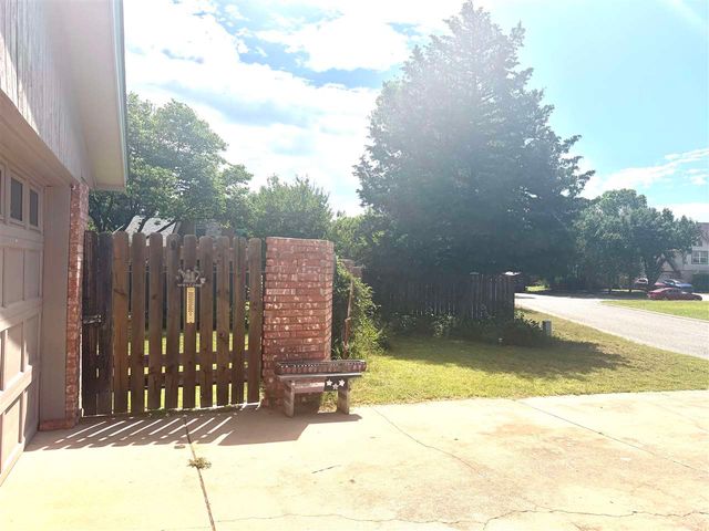 918 Pheasant Ln, Lawton, OK 73507
