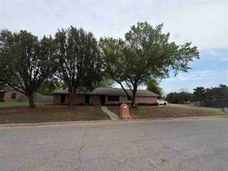 918 Pheasant Ln, Lawton, OK 73507