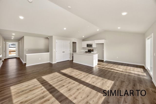 4278 Grover Woods Lane, Des Moines, IA 50317