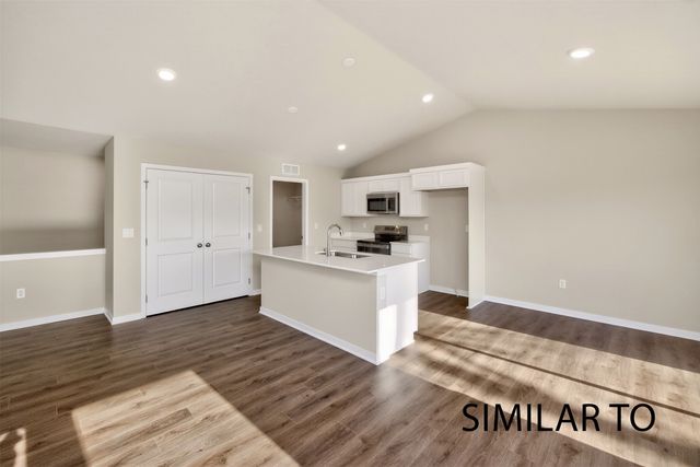 4278 Grover Woods Lane, Des Moines, IA 50317