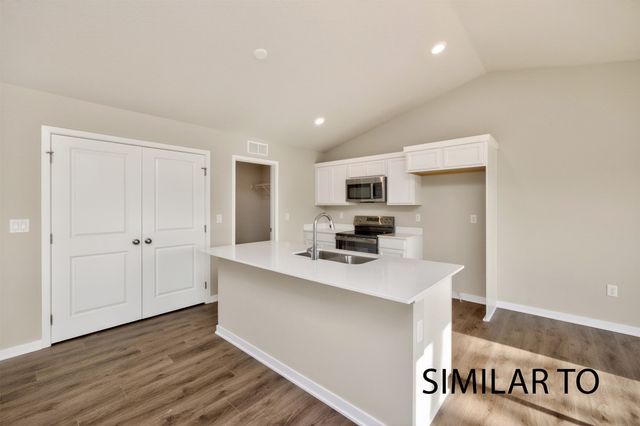 4278 Grover Woods Lane, Des Moines, IA 50317