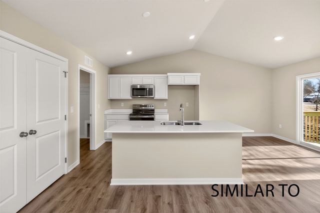 4278 Grover Woods Lane, Des Moines, IA 50317