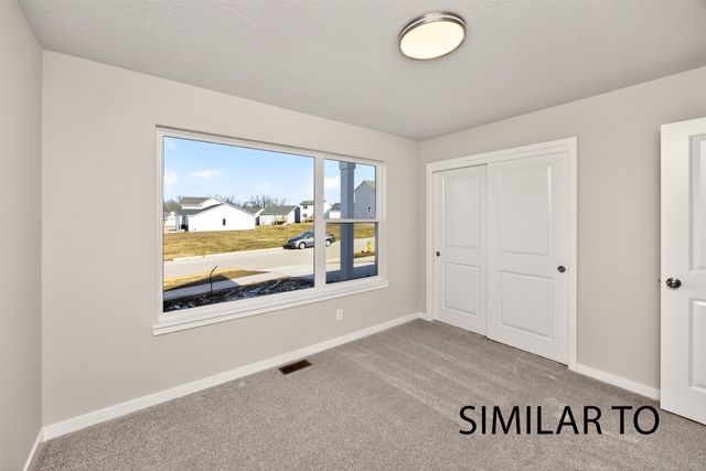 4278 Grover Woods Lane, Des Moines, IA 50317
