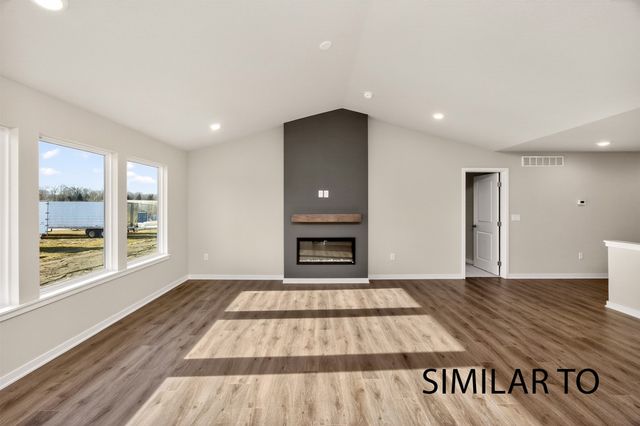 4278 Grover Woods Lane, Des Moines, IA 50317