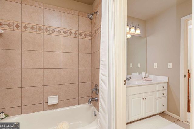 5674 Hollowbrooke Lane NW, Acworth, GA 30101