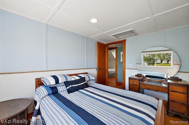 8395 N Channel - Harsens Island, Clay, MI 48001