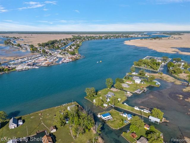 8395 N Channel - Harsens Island, Clay, MI 48001