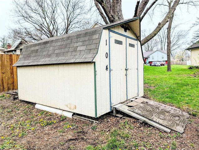 104 London Way, Belton, MO 64012