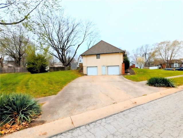 104 London Way, Belton, MO 64012